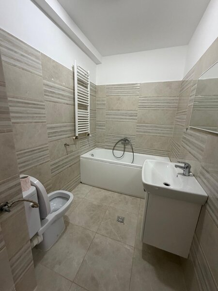 1 Decembrie metrou, Str Marin Pazon
